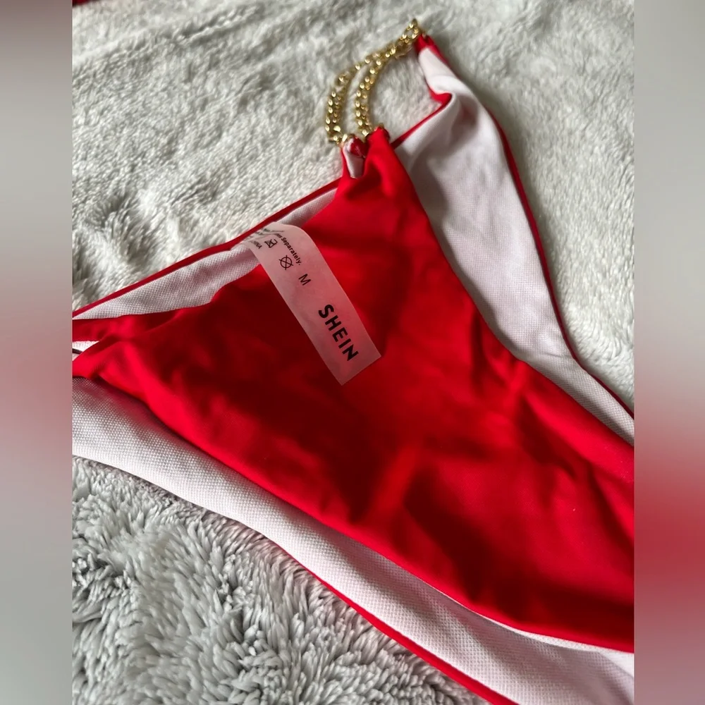 ❤️🔥 (SOLD) • SHEIN • red/gold chain bikini ❤️🔥 - Picture 4 of 5